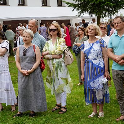 Foto z Odpustu, Festynu i Dziękczynienia za 35 lat posługi Franciszkanów w Dobrej grafika