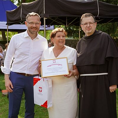 Foto z Odpustu, Festynu i Dziękczynienia za 35 lat posługi Franciszkanów w Dobrej grafika