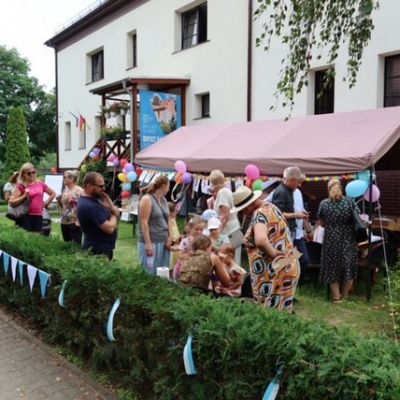 Foto z Odpustu, Festynu i Dziękczynienia za 35 lat posługi Franciszkanów w Dobrej grafika