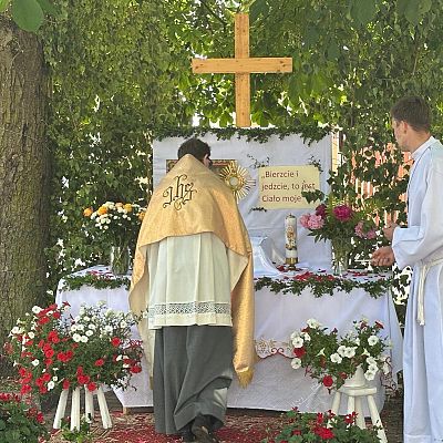 Relacja z procesji Bożego Ciała grafika