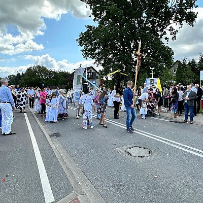 Relacja z procesji Bożego Ciała grafika