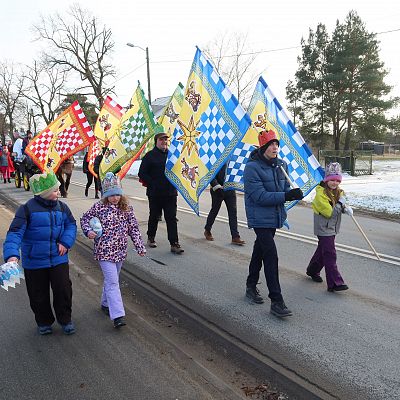 Relacja zdjęciowa z Orszaku Trzech Króli, z Agapy na placu przy kościele i z koncertu Violi Brzezińskiej z Zespołem grafika