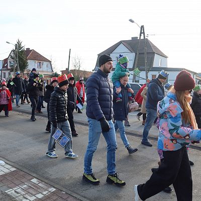 Relacja zdjęciowa z Orszaku Trzech Króli, z Agapy na placu przy kościele i z koncertu Violi Brzezińskiej z Zespołem grafika