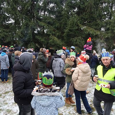 Relacja zdjęciowa z Orszaku Trzech Króli, z Agapy na placu przy kościele i z koncertu Violi Brzezińskiej z Zespołem grafika
