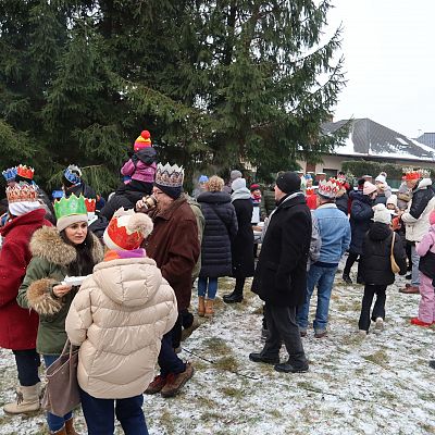 Relacja zdjęciowa z Orszaku Trzech Króli, z Agapy na placu przy kościele i z koncertu Violi Brzezińskiej z Zespołem grafika