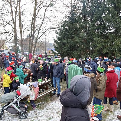 Relacja zdjęciowa z Orszaku Trzech Króli, z Agapy na placu przy kościele i z koncertu Violi Brzezińskiej z Zespołem grafika