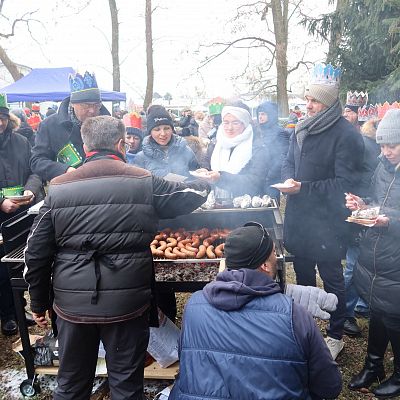 Relacja zdjęciowa z Orszaku Trzech Króli, z Agapy na placu przy kościele i z koncertu Violi Brzezińskiej z Zespołem grafika